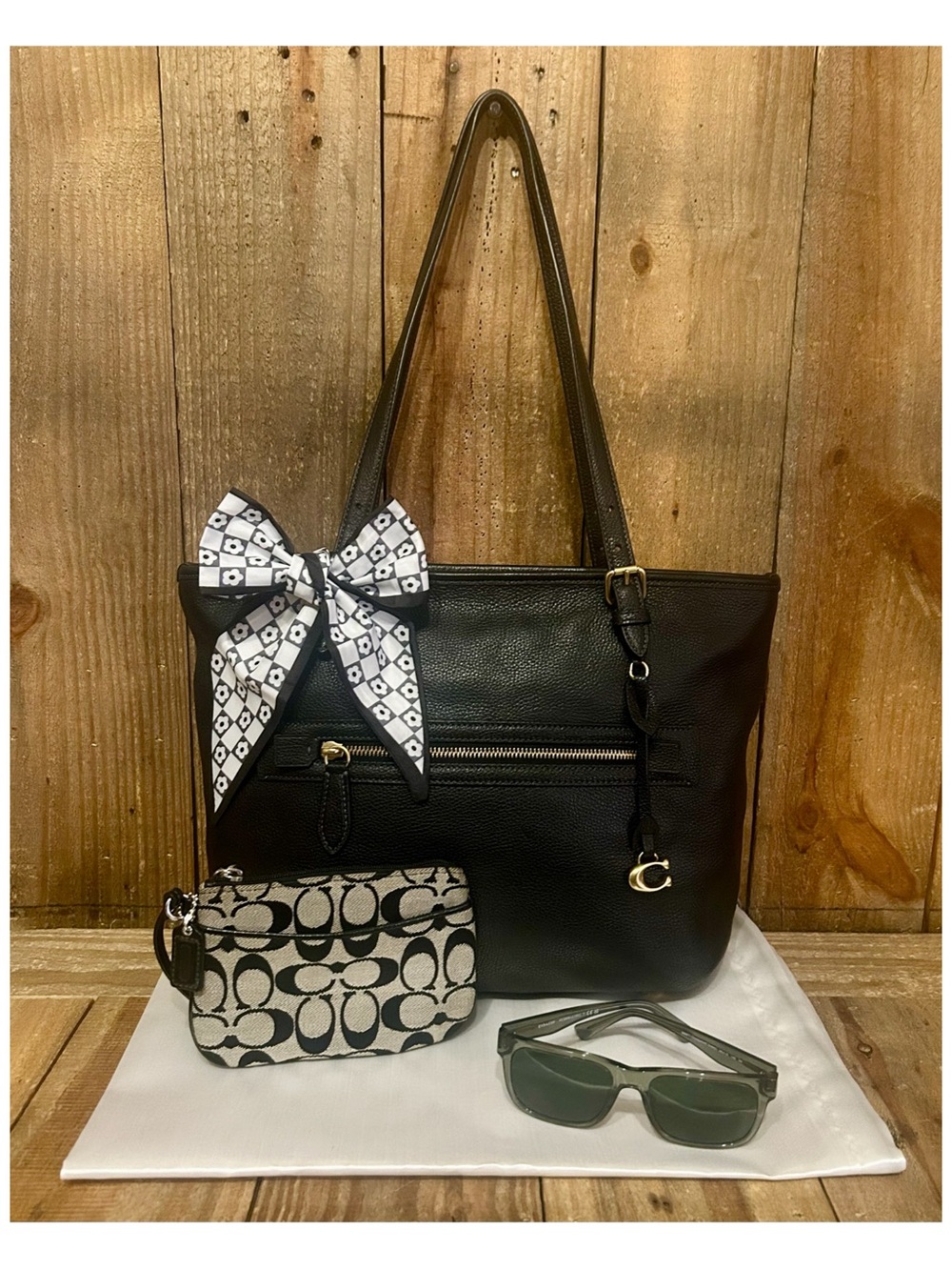 Coach. 5 Piece Set: Taylor Tote & Free Wristlet, Sunglasses, Scarf & Dust Bag. - Picture 16 of 16